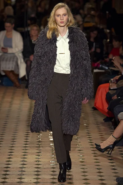 Look 3